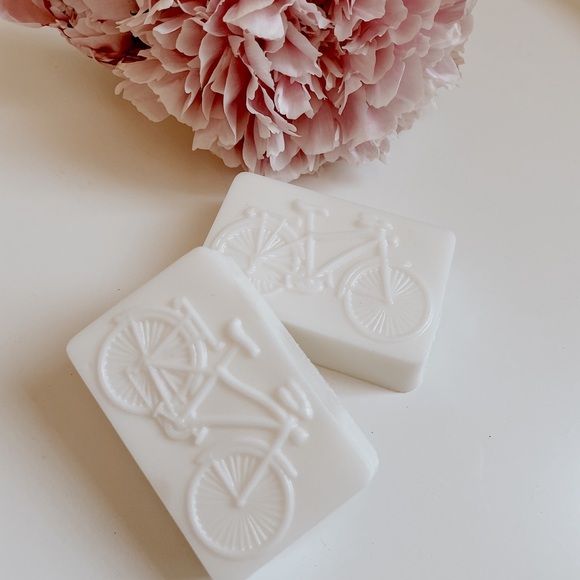 Set of 2/Organic goats milk/hemp seed oil soap handmade. 5🌟 - Picture 3 of 8